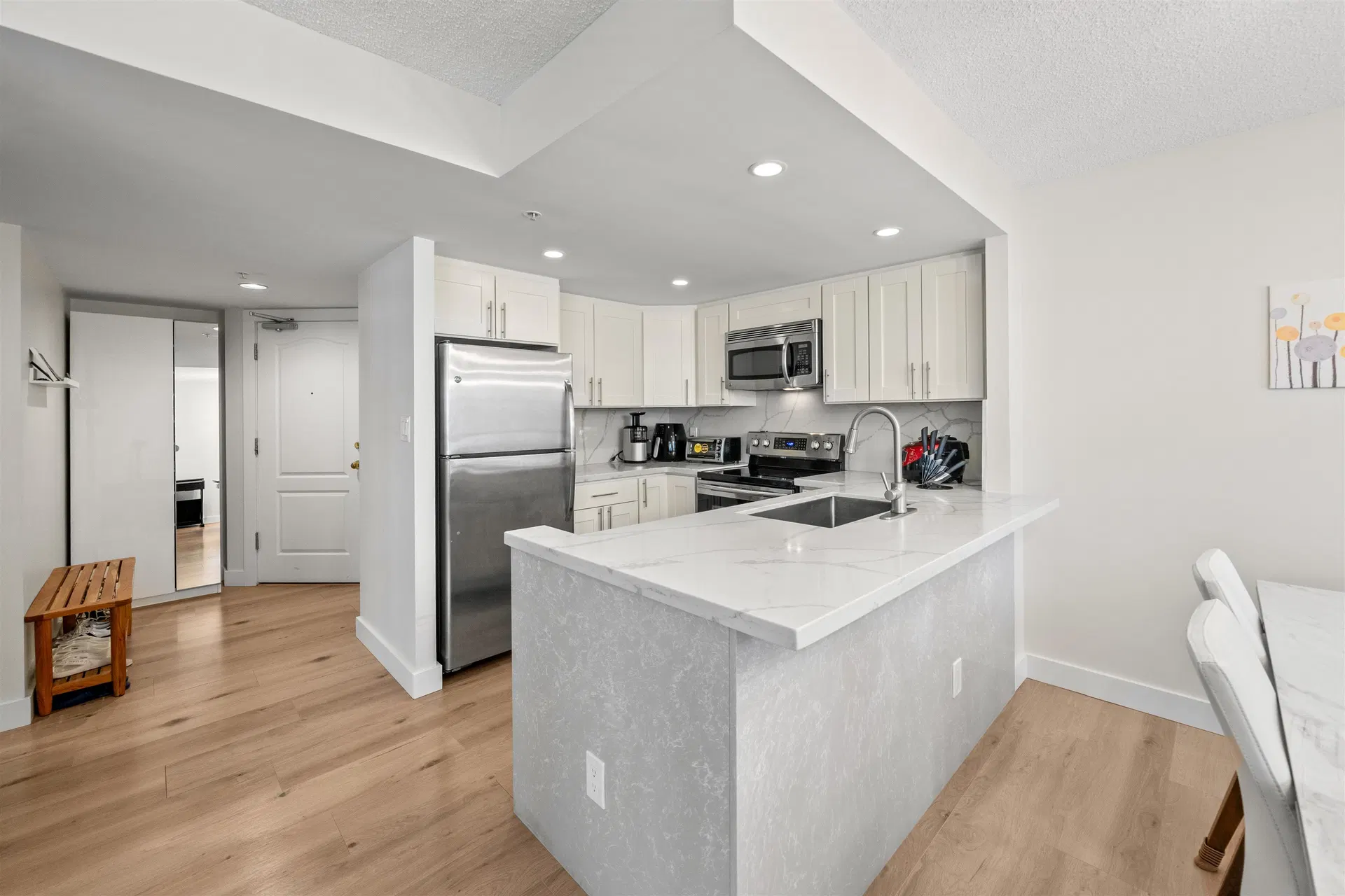 Photo 3 of 29 at #706 – 867 Hamilton Street