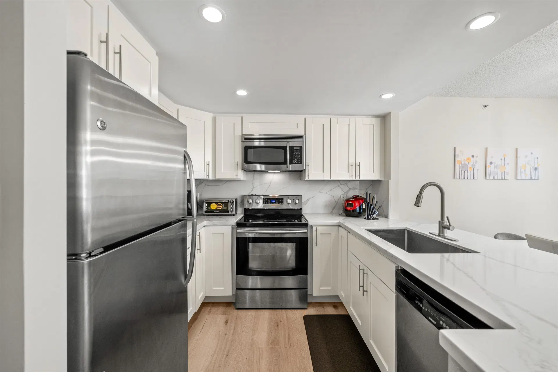 Photo 4 of 29 at #706 – 867 Hamilton Street