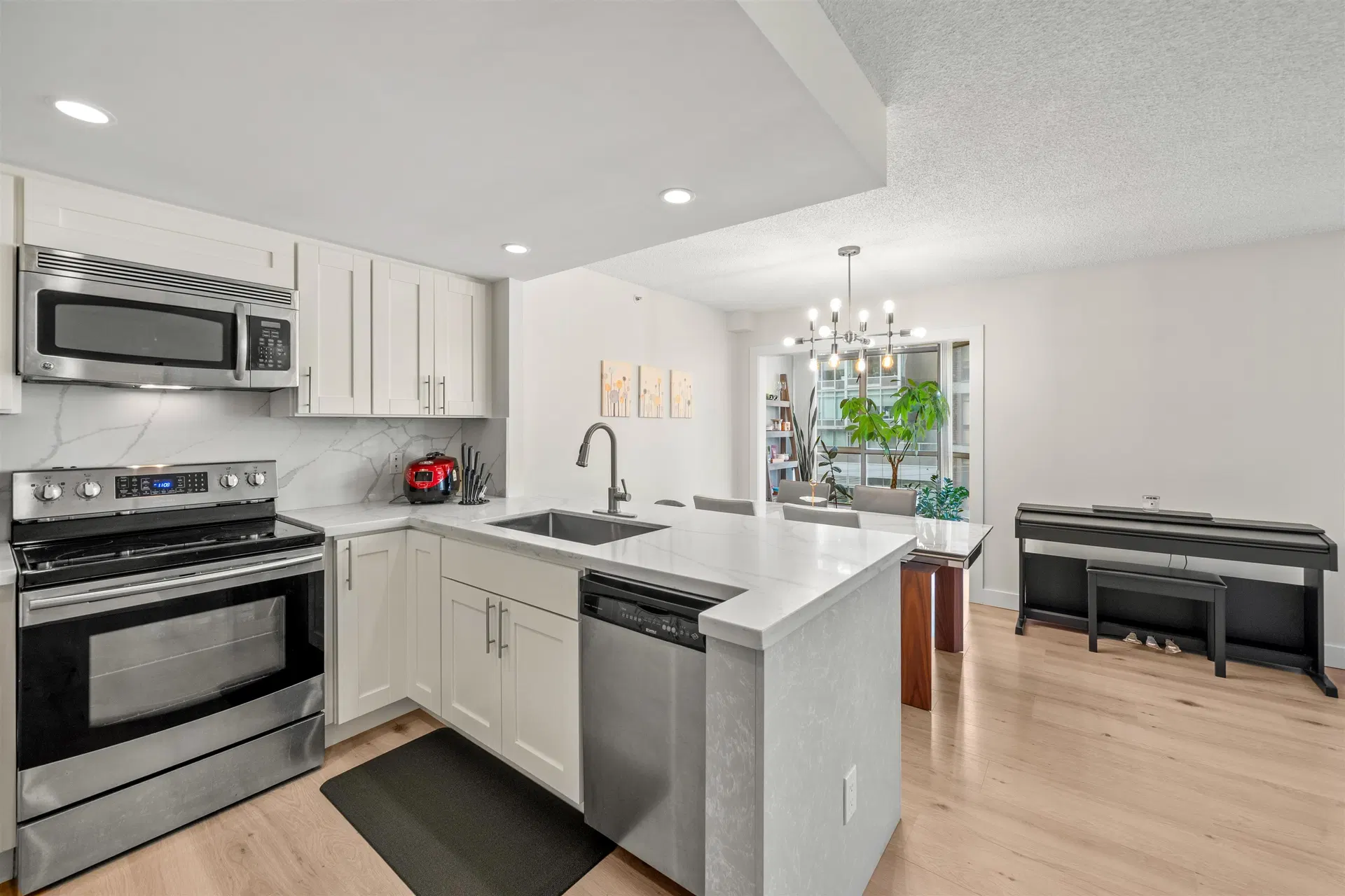 Photo 5 of 29 at #706 – 867 Hamilton Street