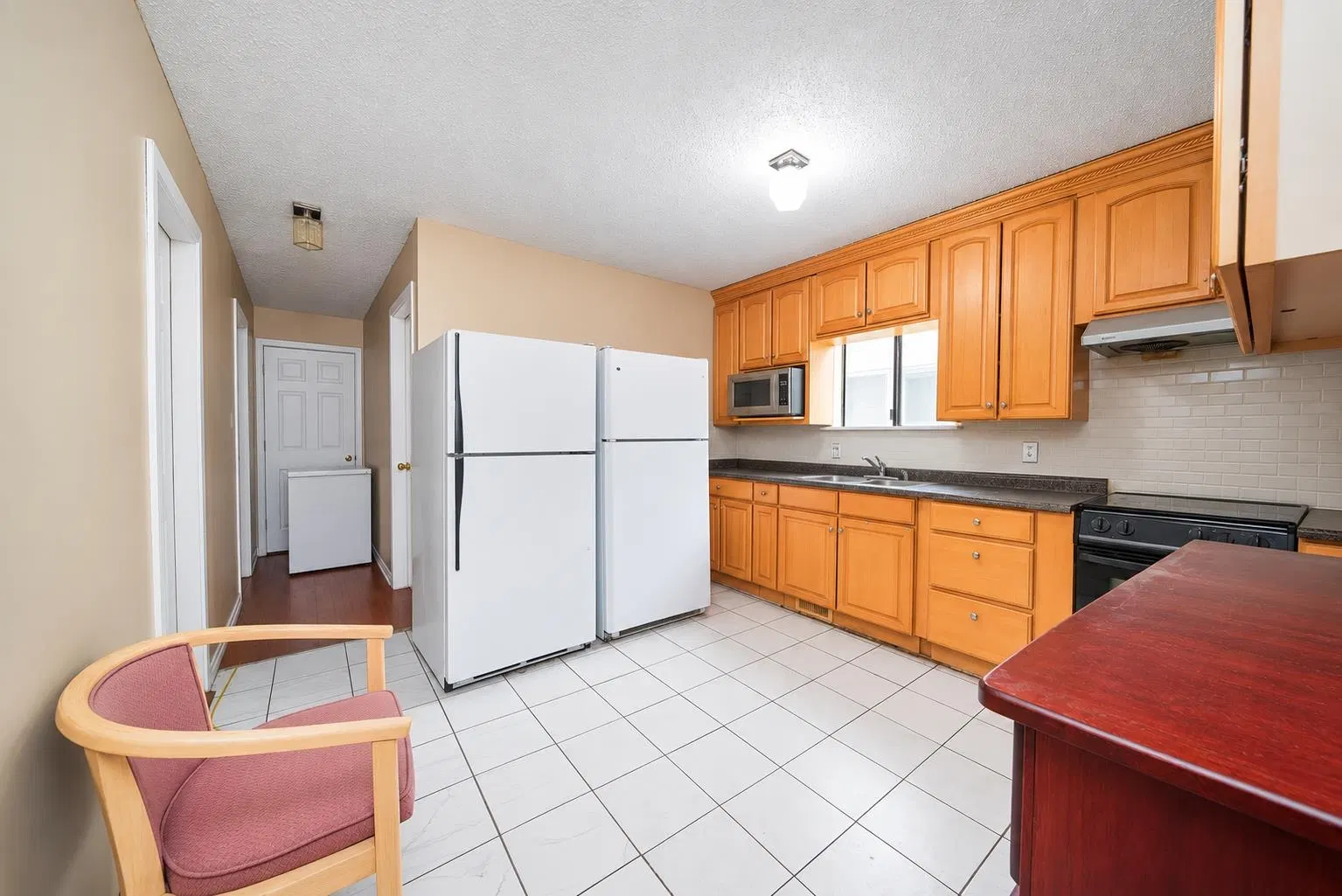 Photo 3 of 26 at 4940 Killarney Street