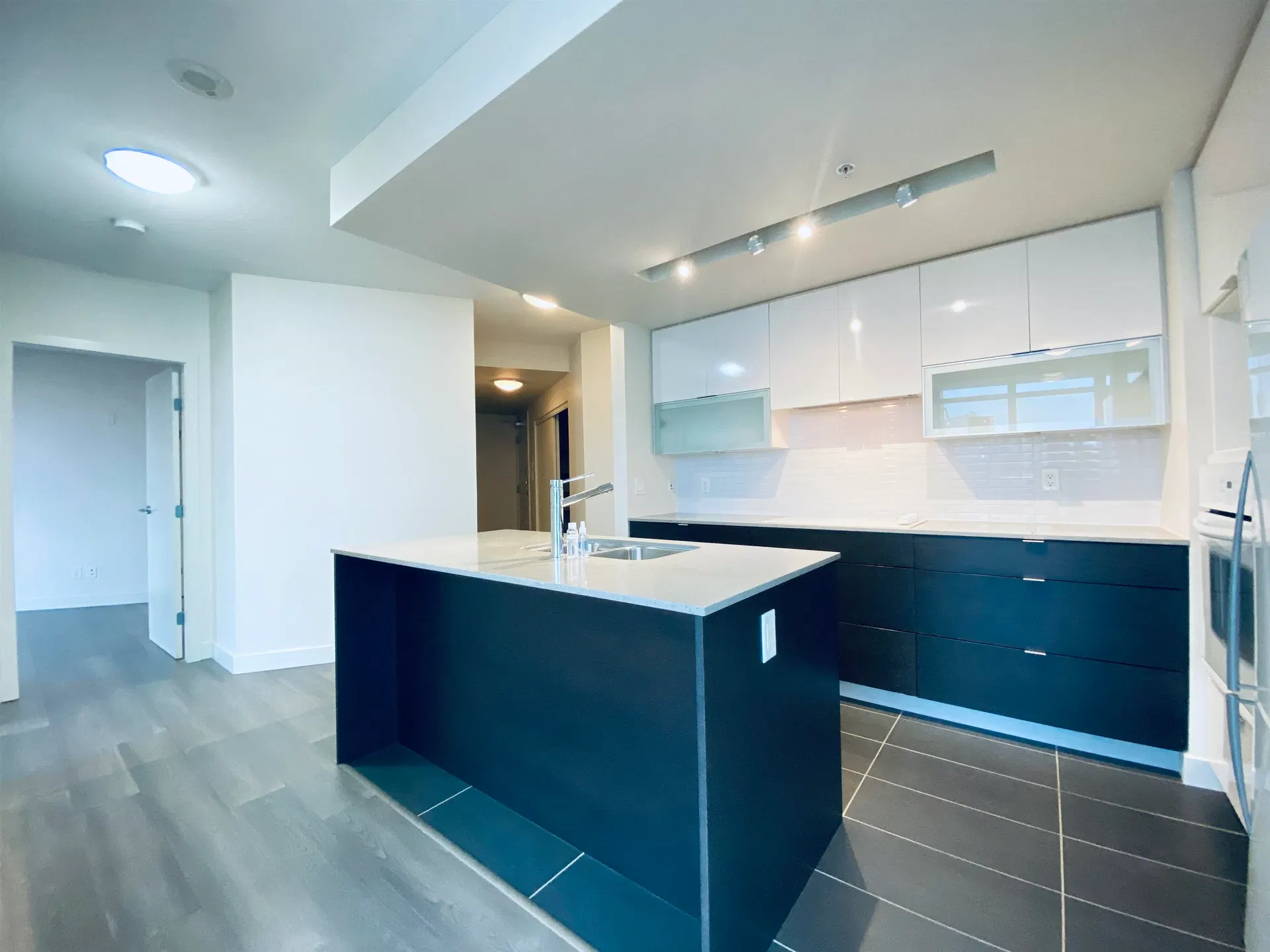 Photo 5 of 23 at #1006 – 175 2nd Street