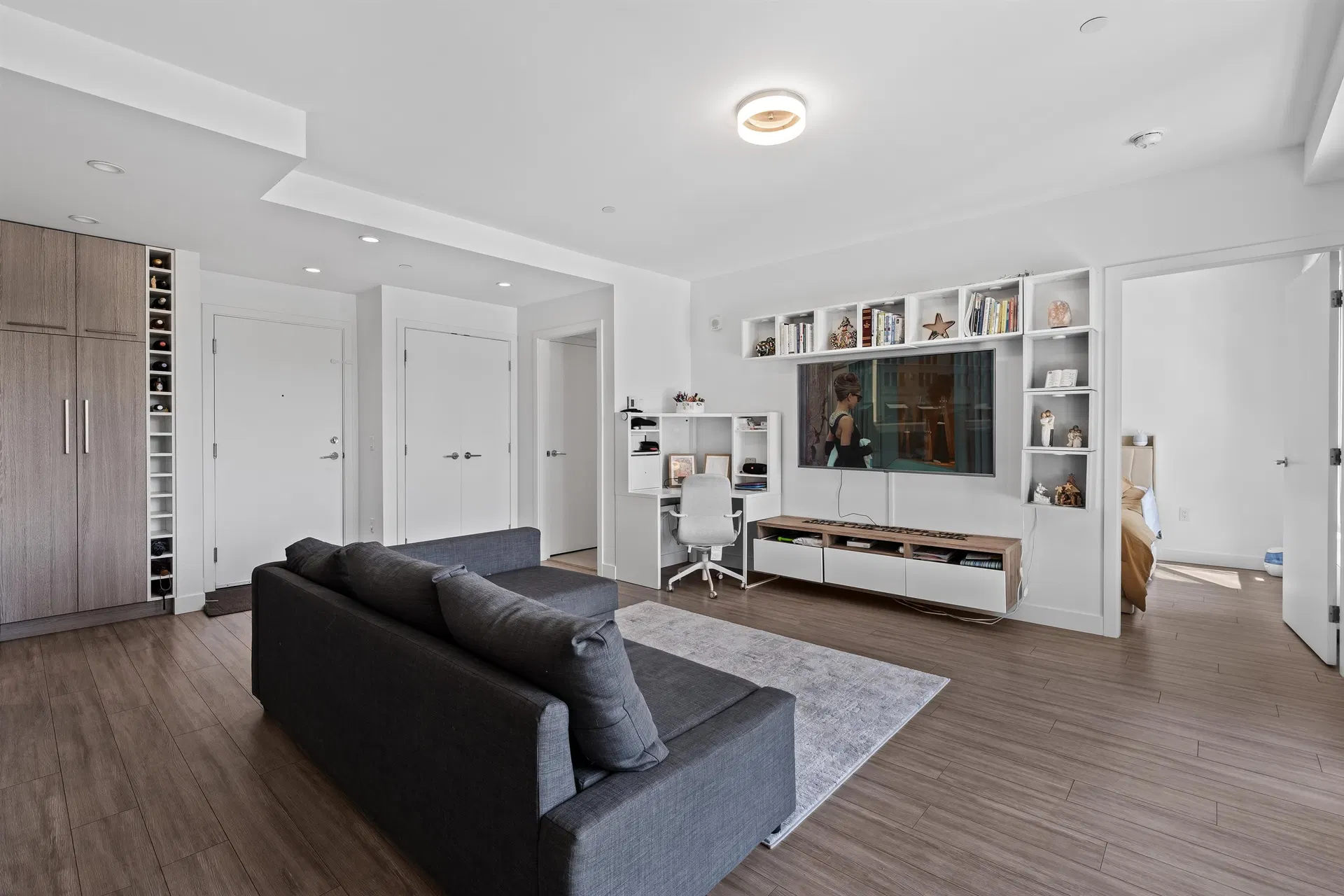 Photo 4 of 39 at #306 – 707 E 3rd Street