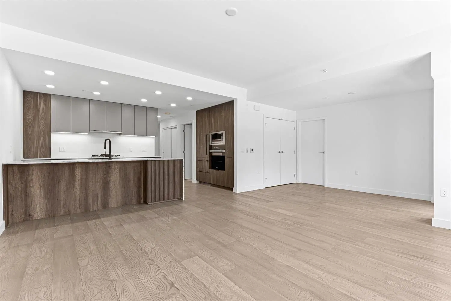 Photo 3 of 23 at #203 – 3590 W 39th Avenue
