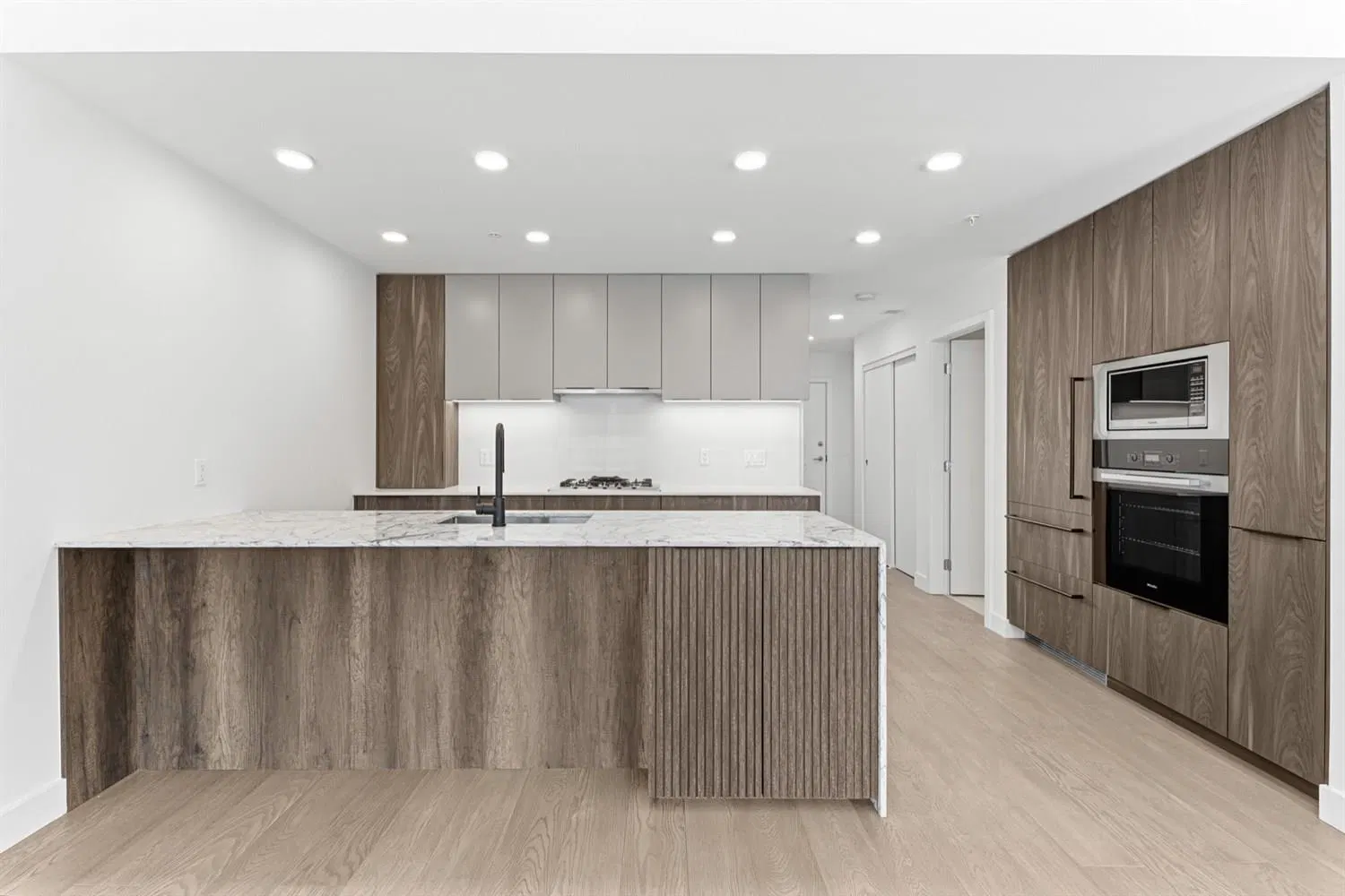 Photo 4 of 23 at #203 – 3590 W 39th Avenue