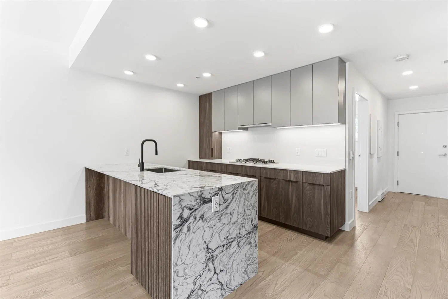Photo 5 of 23 at #203 – 3590 W 39th Avenue