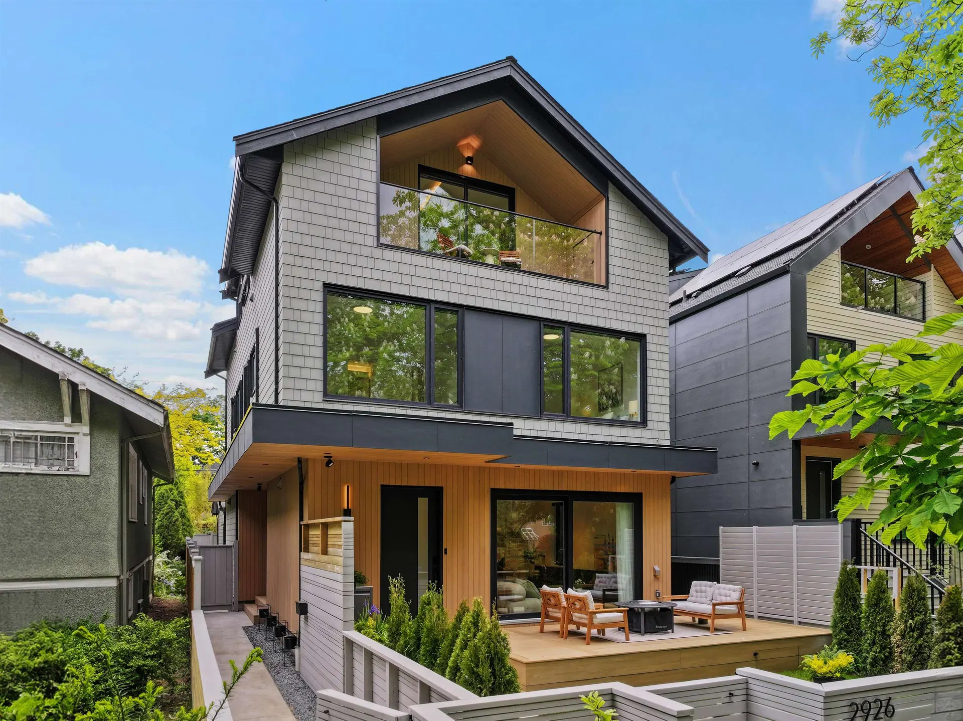 Photo 1 of 33 at #1 – 2926 W 12th Avenue