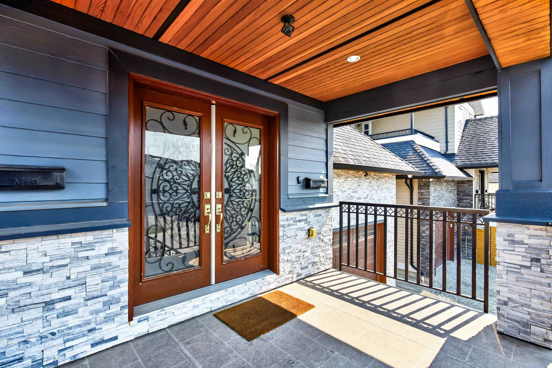 Photo 4 of 39 at 351 Pembina Street