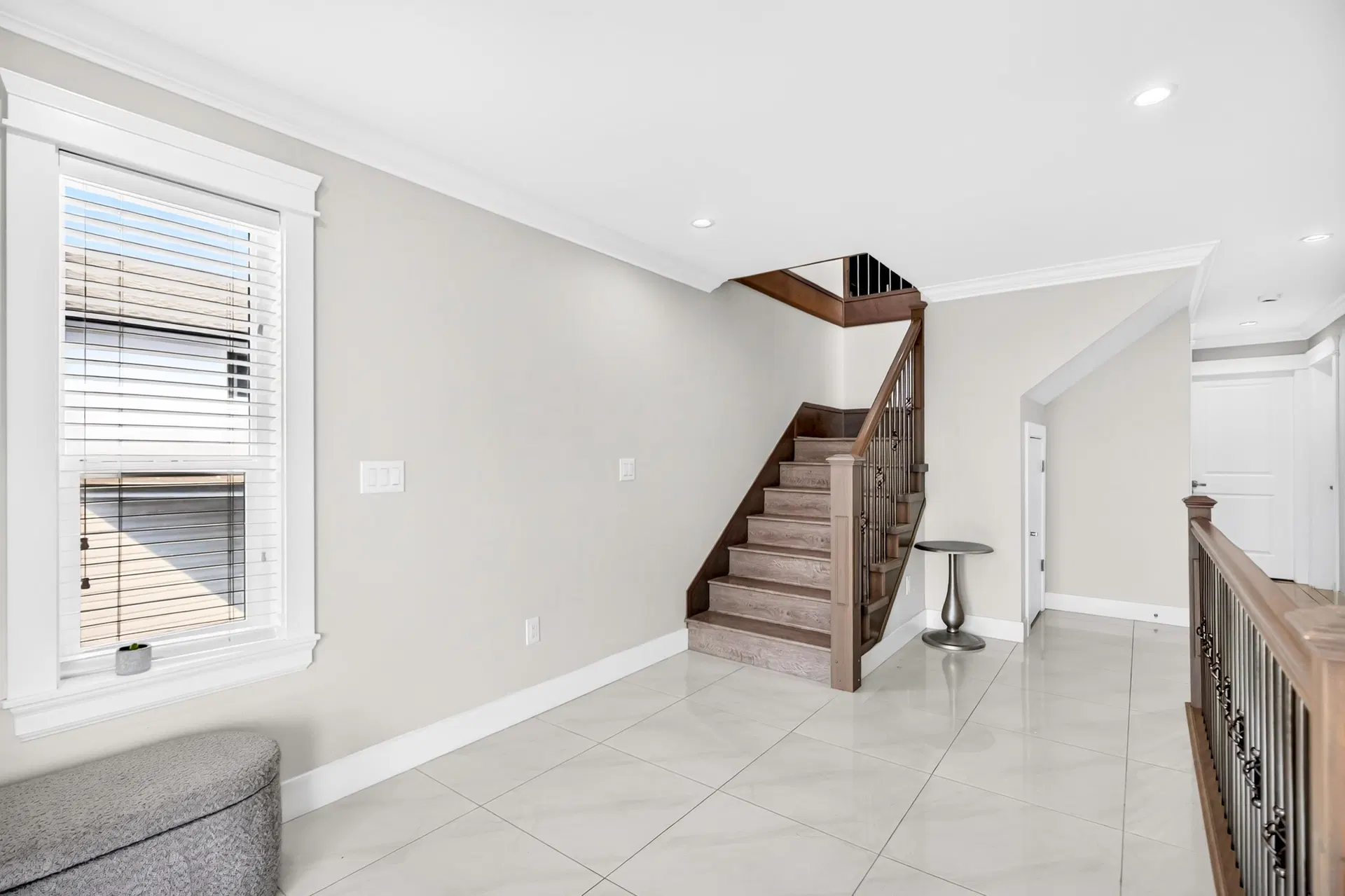 Photo 5 of 39 at 351 Pembina Street