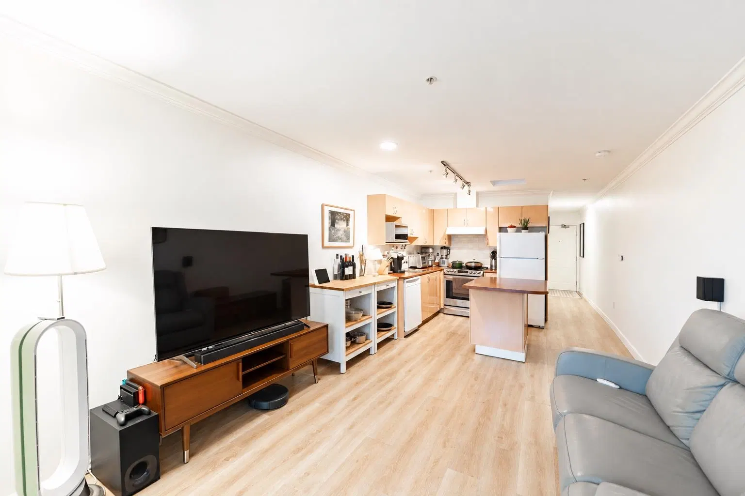 Photo 2 of 29 at #406 – 5629 Dunbar Street