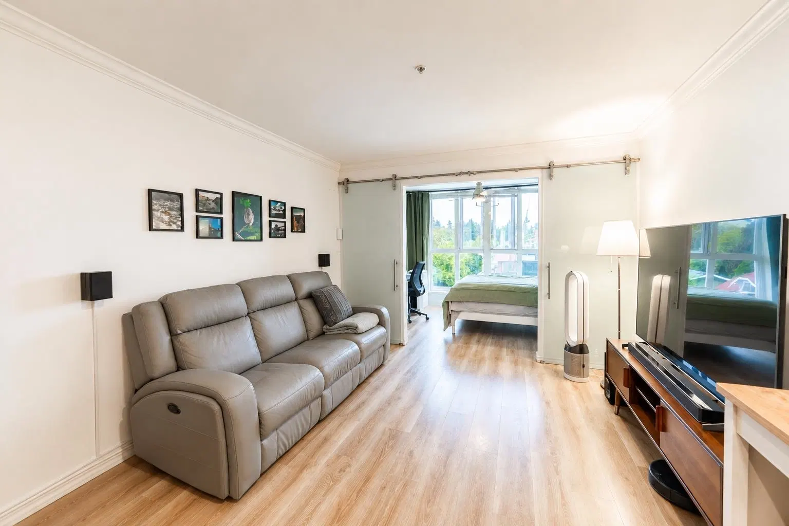 Photo 3 of 29 at #406 – 5629 Dunbar Street