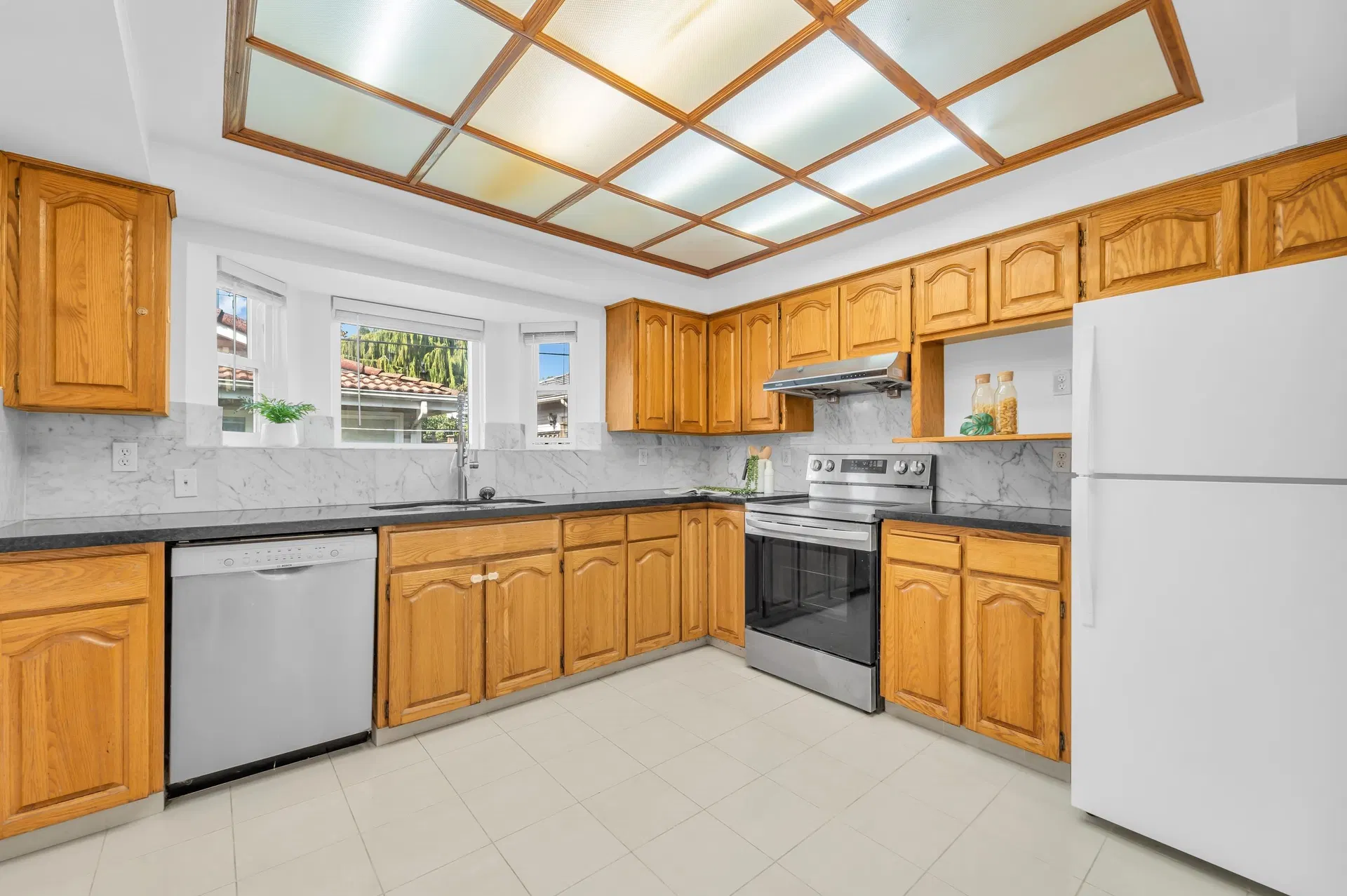 Photo 4 of 21 at 8377 Shaughnessy Street