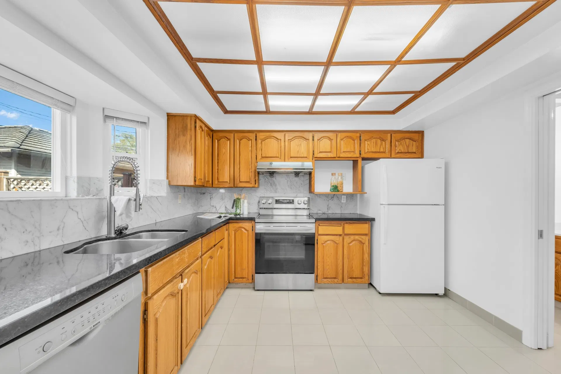 Photo 5 of 21 at 8377 Shaughnessy Street