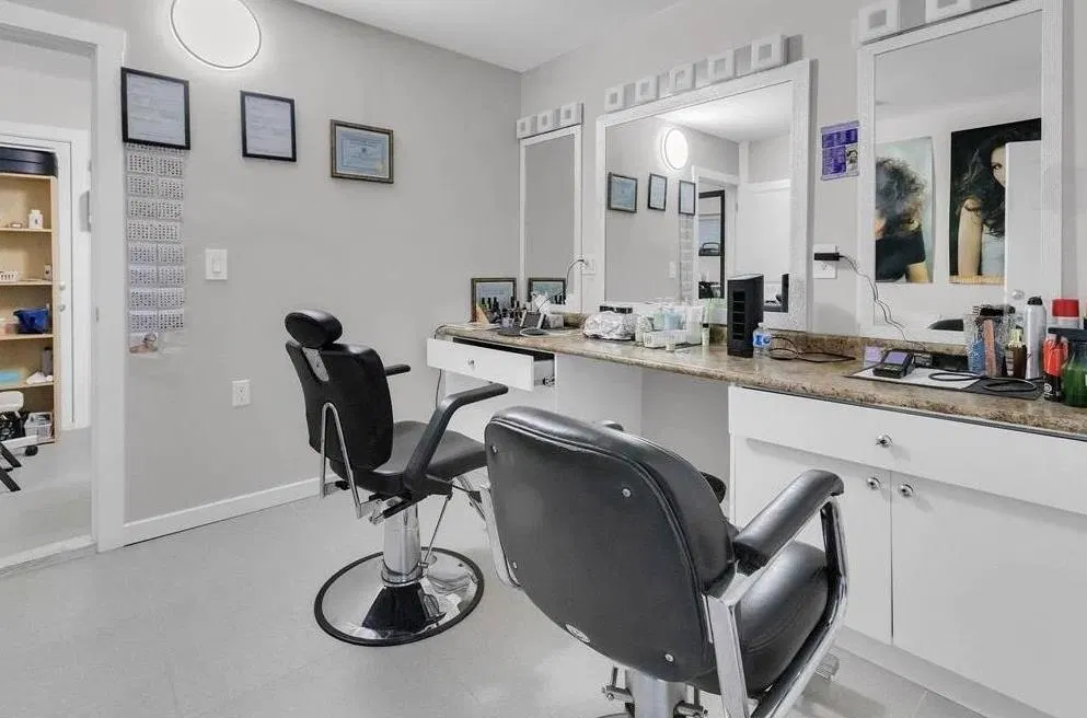Photo 4 of 5 at 9892 130 Street