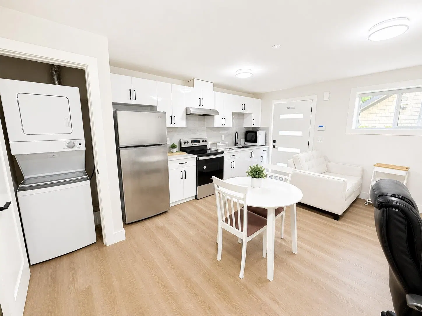 Photo 4 of 11 at B – 1766 E 64th Avenue
