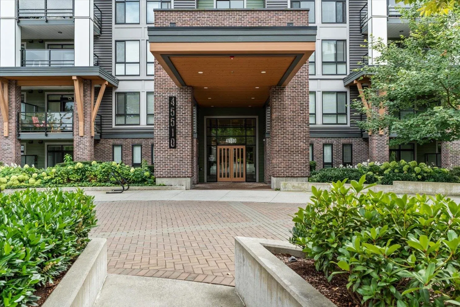 Photo 2 of 33 at #409 – 45510 Market Way