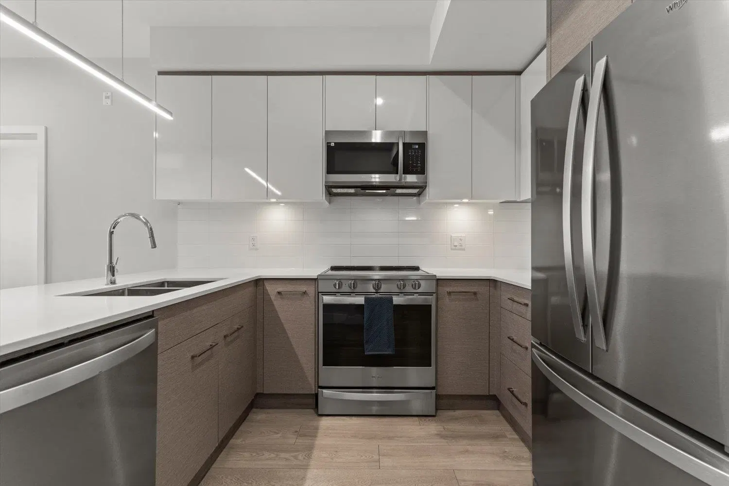 Photo 5 of 33 at #409 – 45510 Market Way