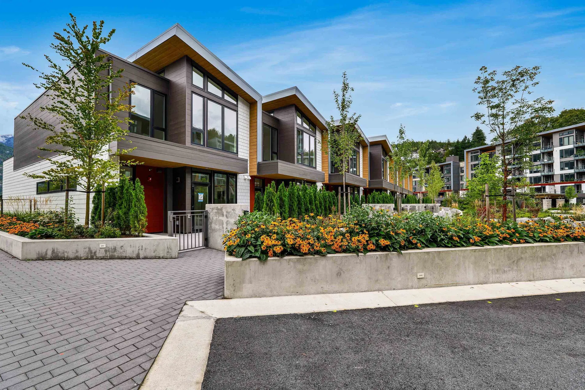 Photo 2 of 40 at #204 – 1502 Scott Crescent