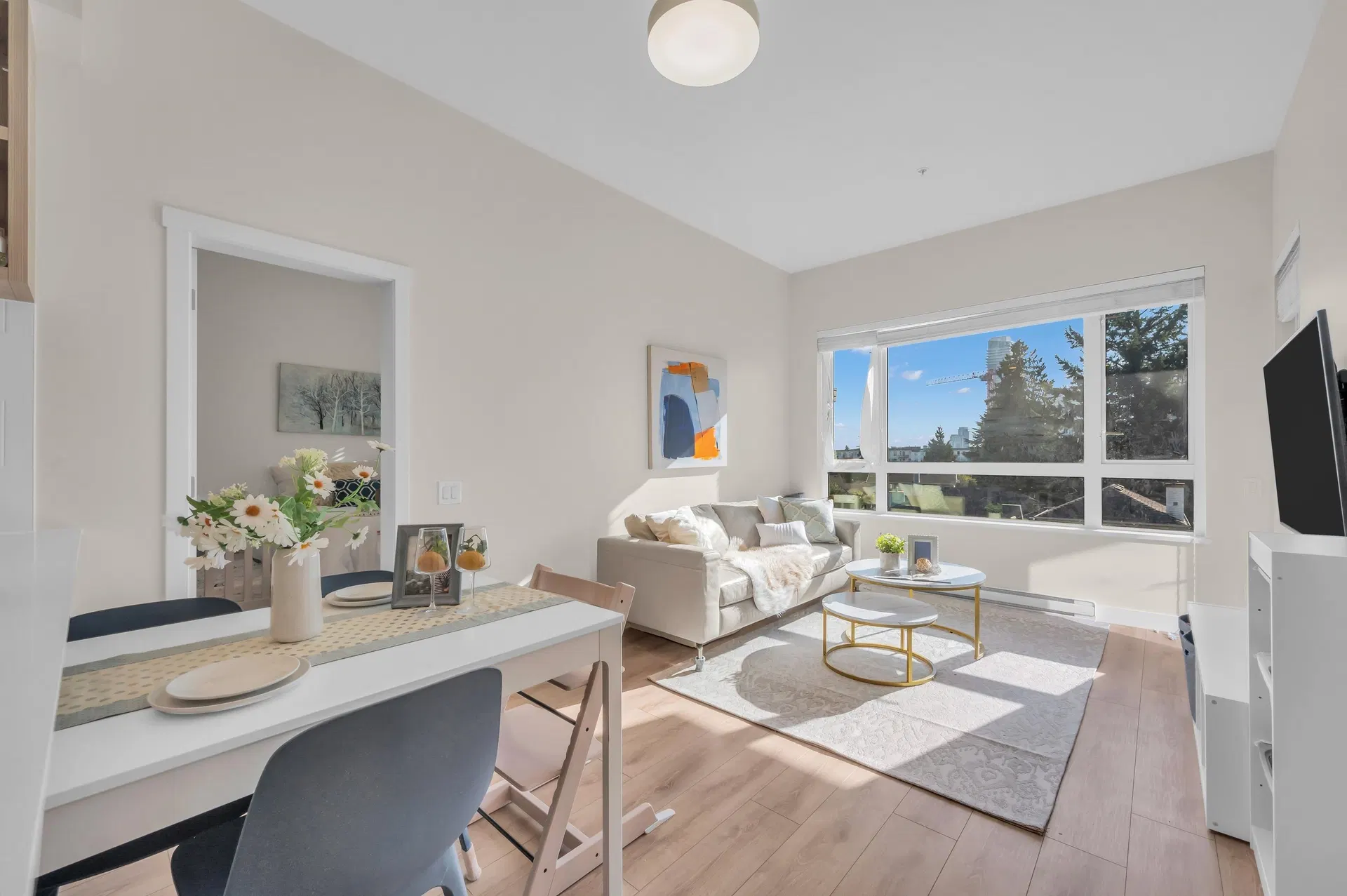 Photo 5 of 27 at #402 – 721 Anskar Court