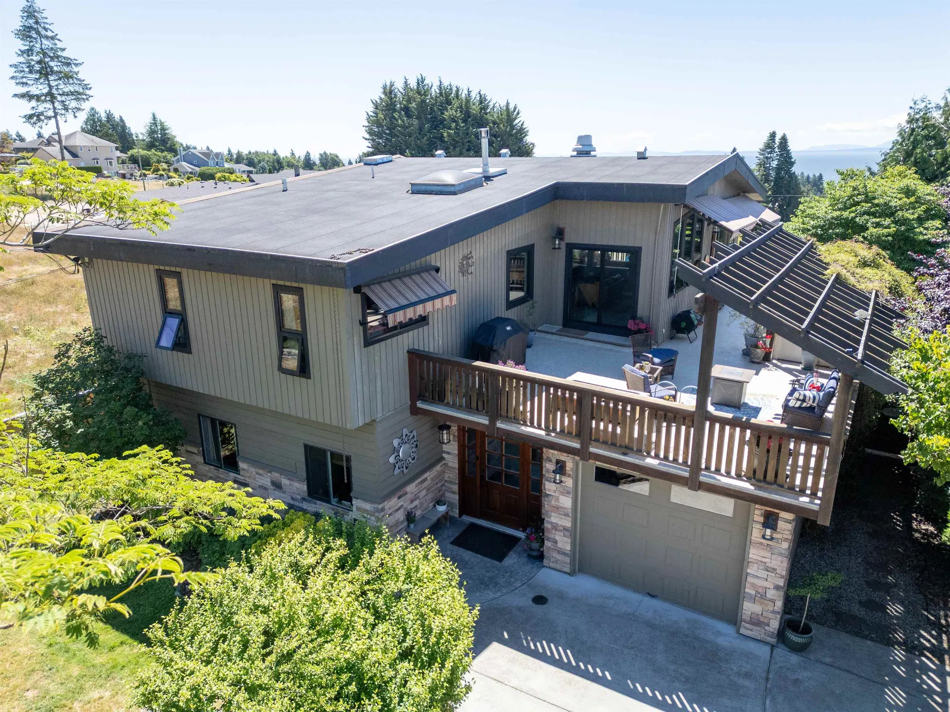 Photo 3 of 36 at 5125 Salal Road