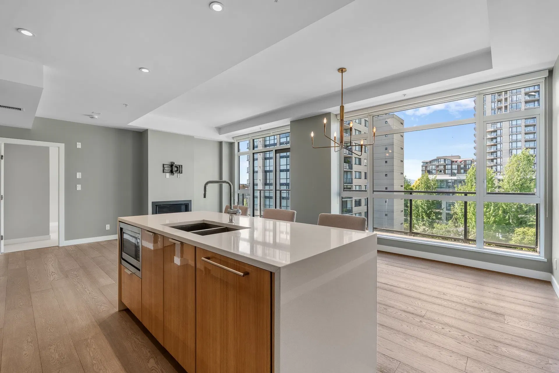 Photo 1 of 30 at #411 – 105 W 2nd Street