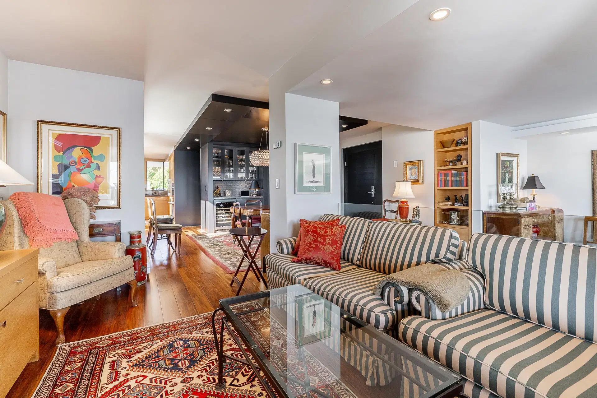#301 – 1930 Bellevue Avenue