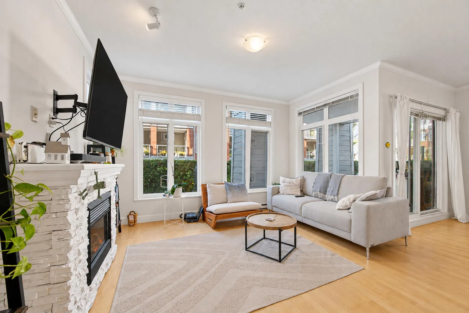 Photo 2 of 39 at #107 – 4211 Bayview Street