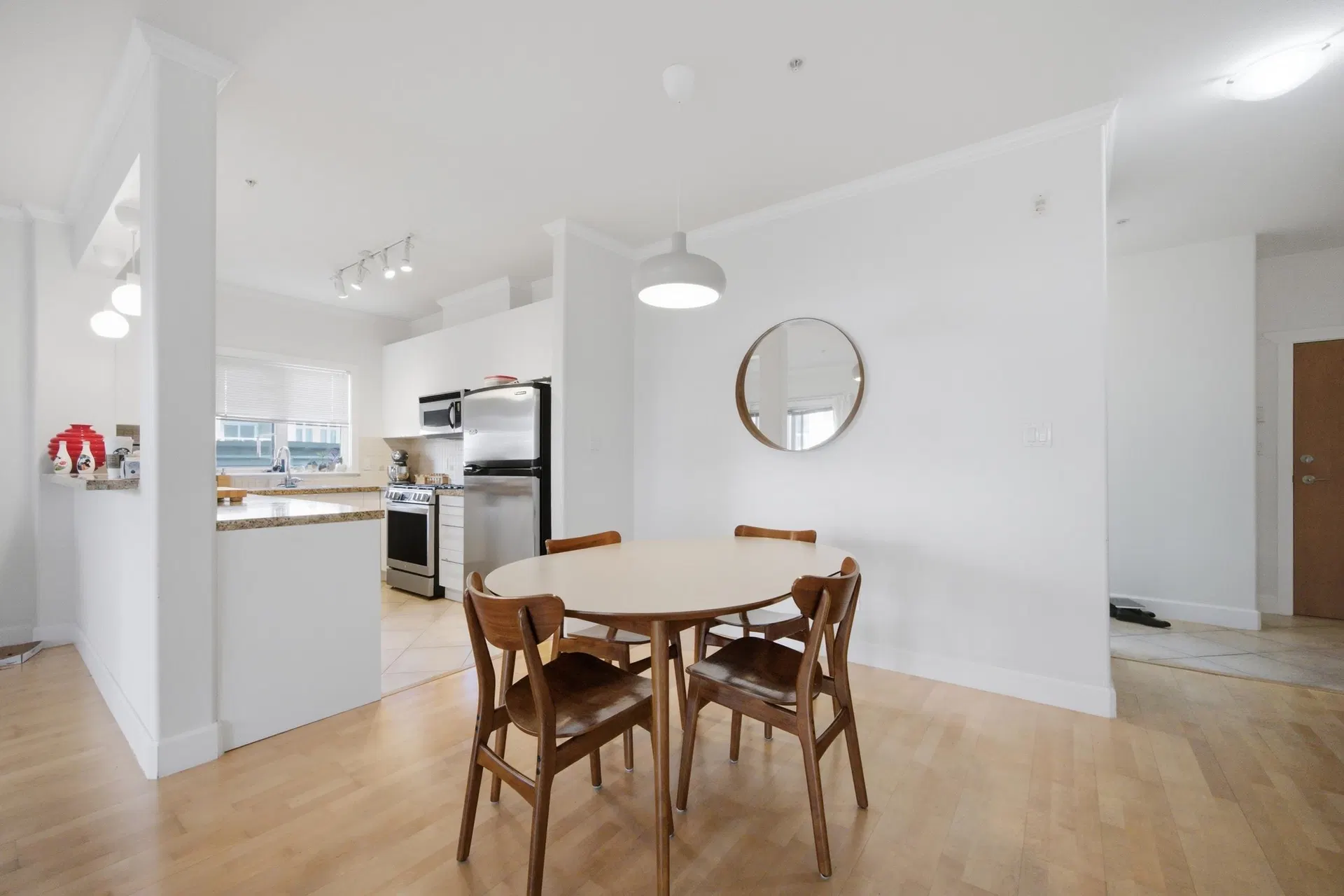 Photo 3 of 39 at #107 – 4211 Bayview Street