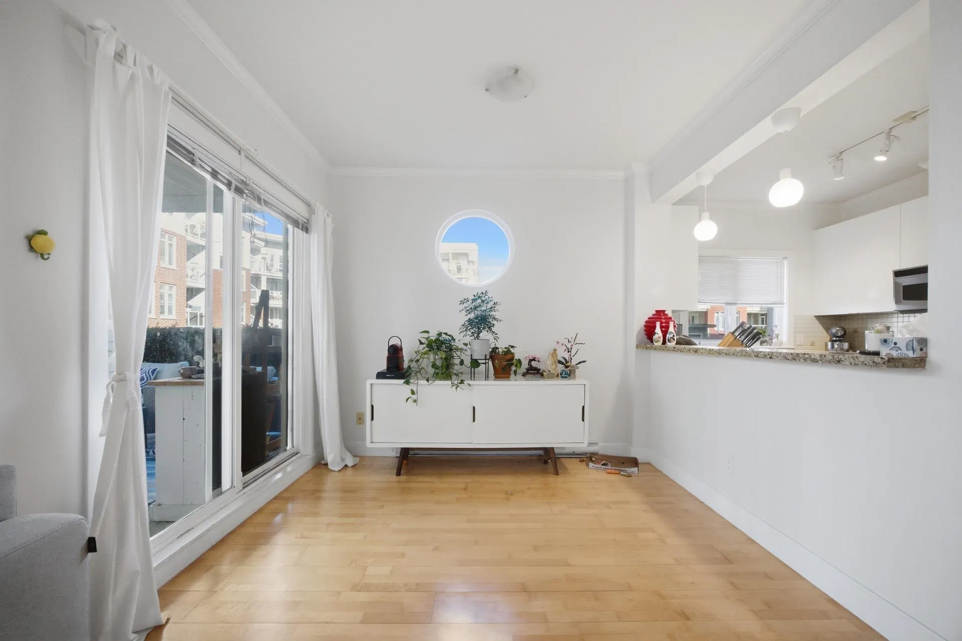 Photo 4 of 39 at #107 – 4211 Bayview Street