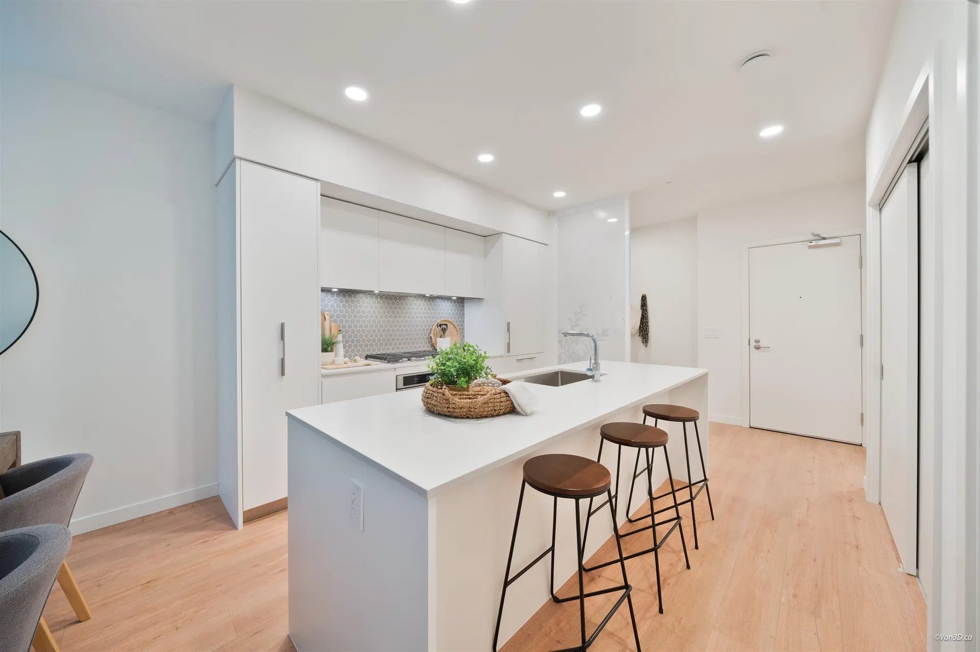 Photo 5 of 33 at #418 – 1500 Scott Crescent