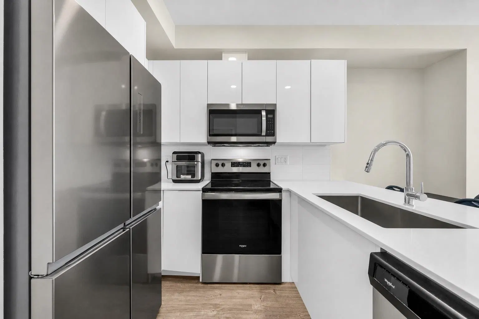 Photo 2 of 19 at #201 – 9450 Robson Street