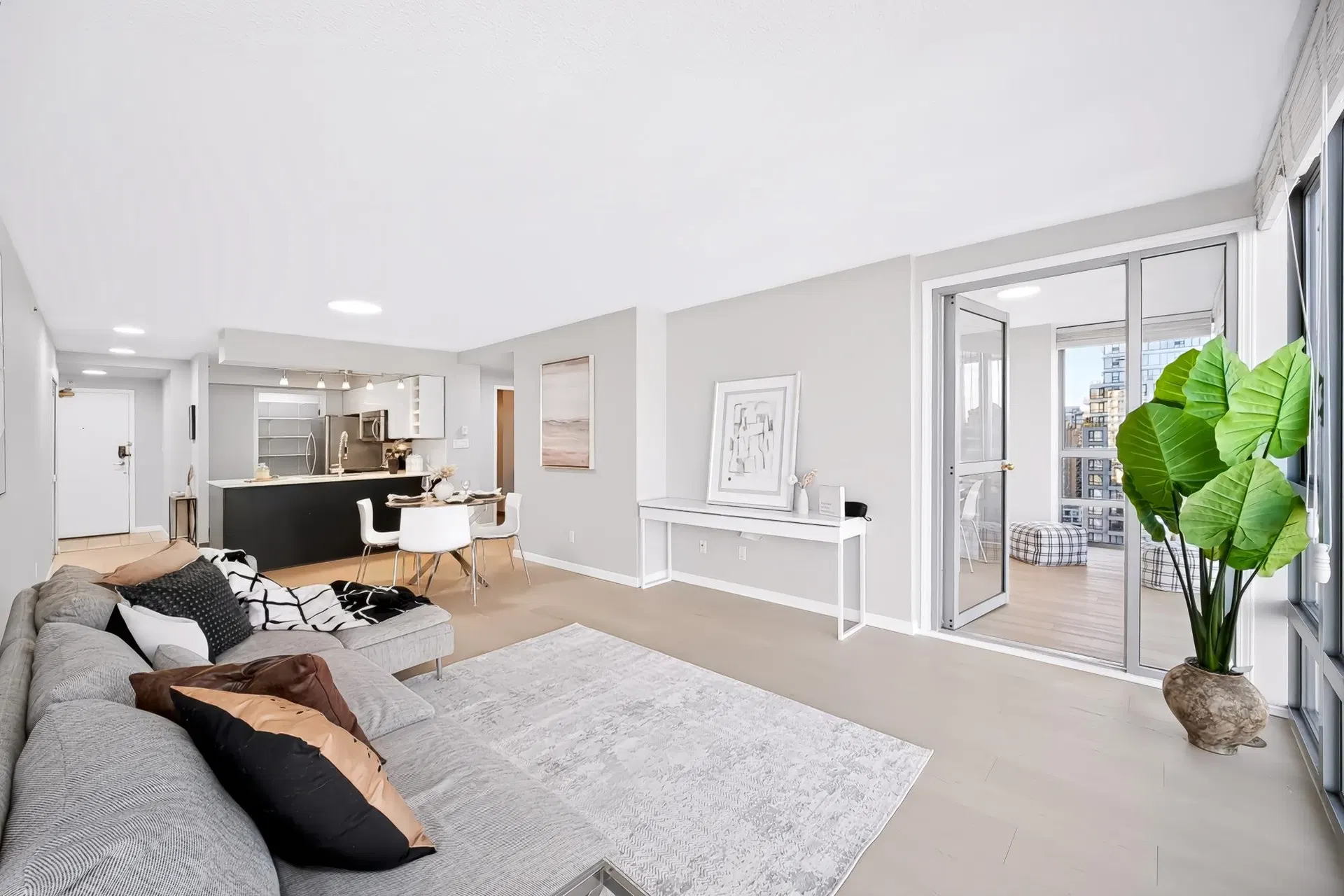 Photo 4 of 24 at #2506 – 950 Cambie Street