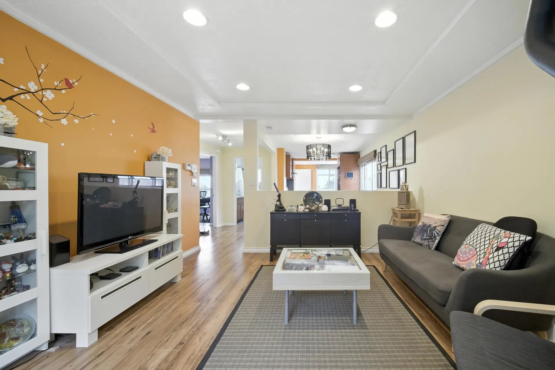 Photo 5 of 40 at 966 E 64th Avenue