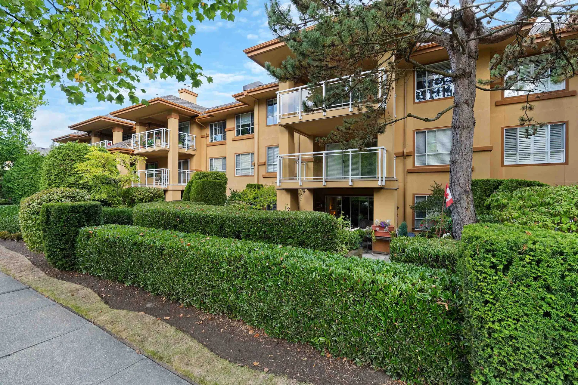 Photo 2 of 37 at #305 – 15185 22nd Avenue