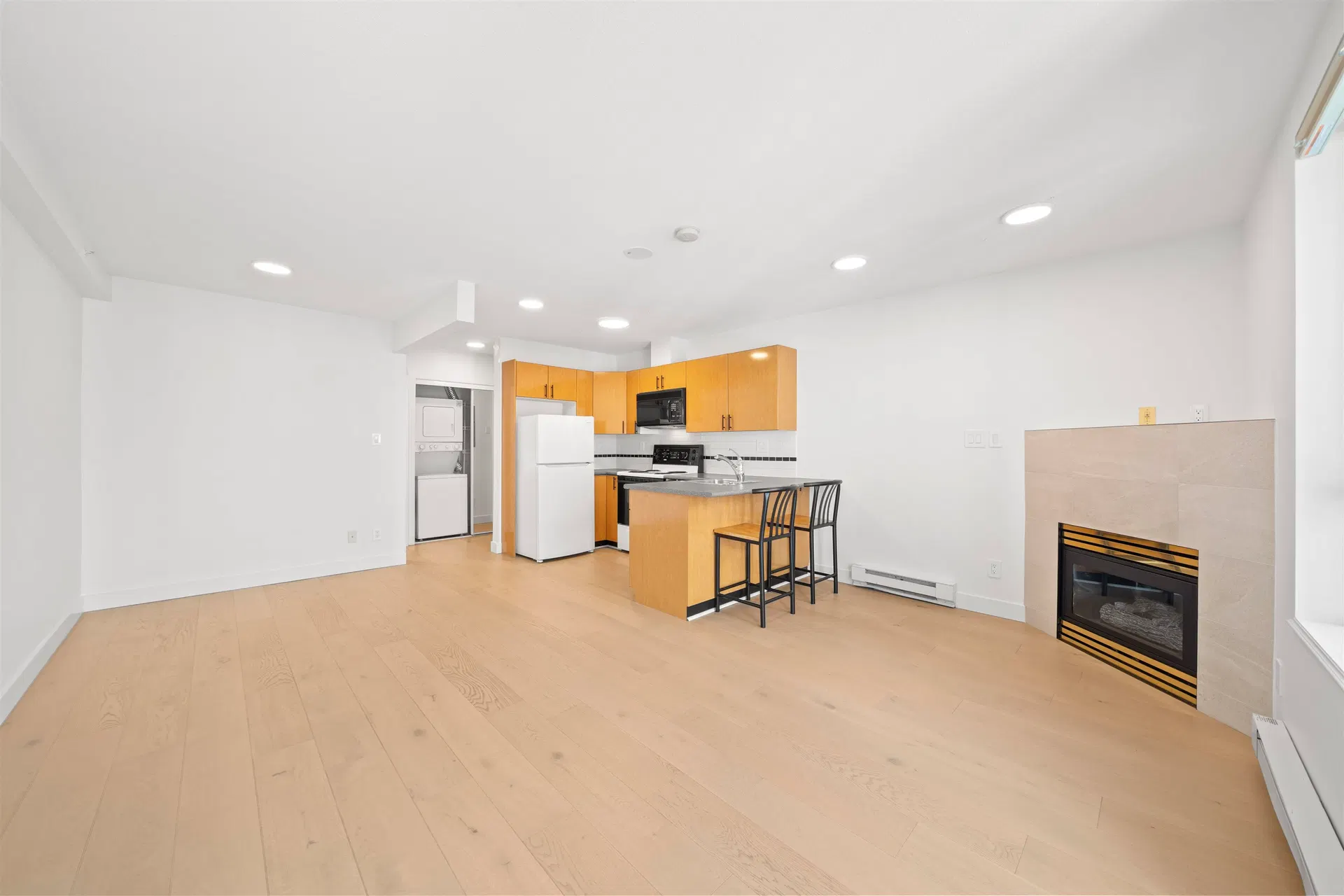 Photo 2 of 32 at #1610 – 939 Homer Street