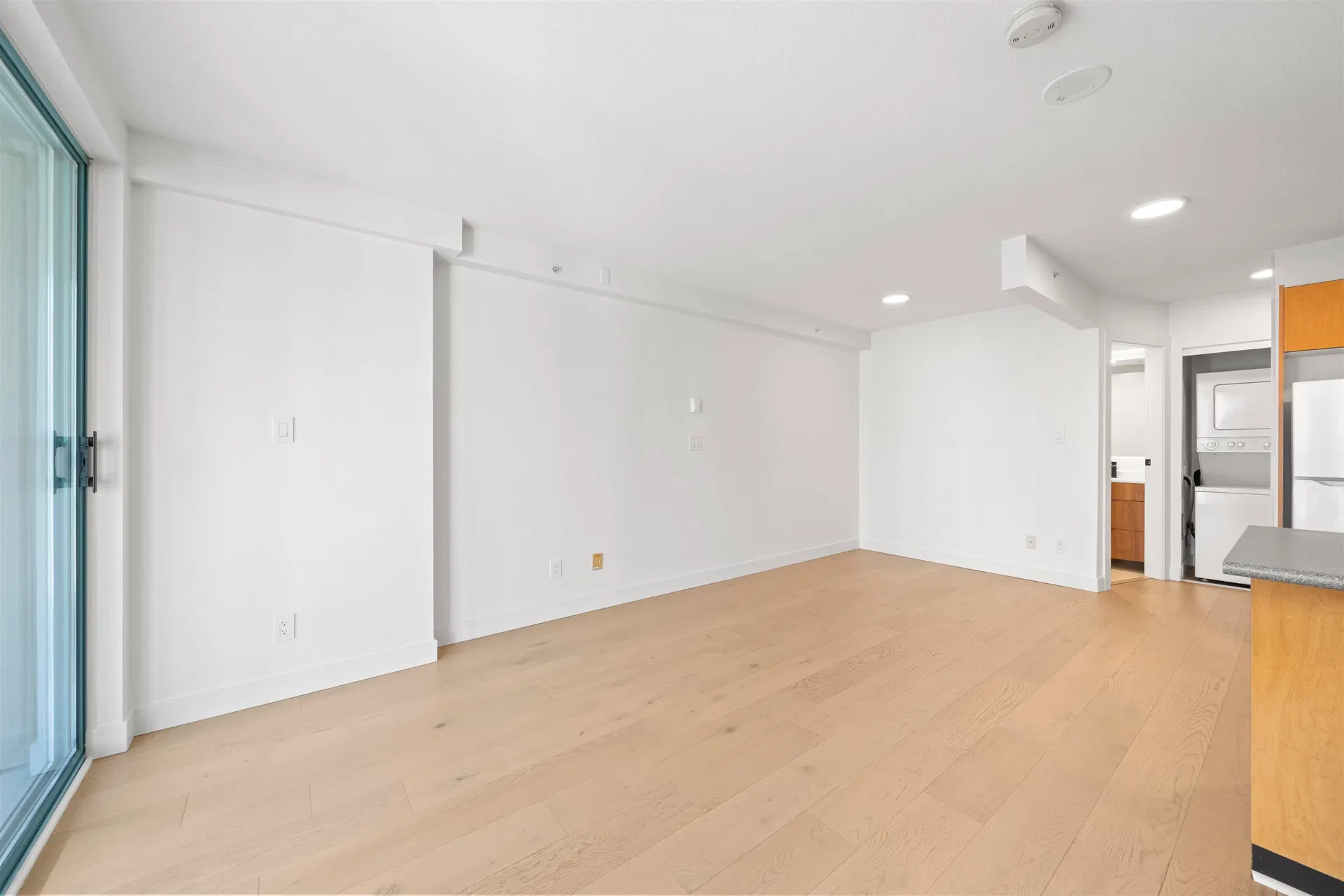 Photo 4 of 32 at #1610 – 939 Homer Street