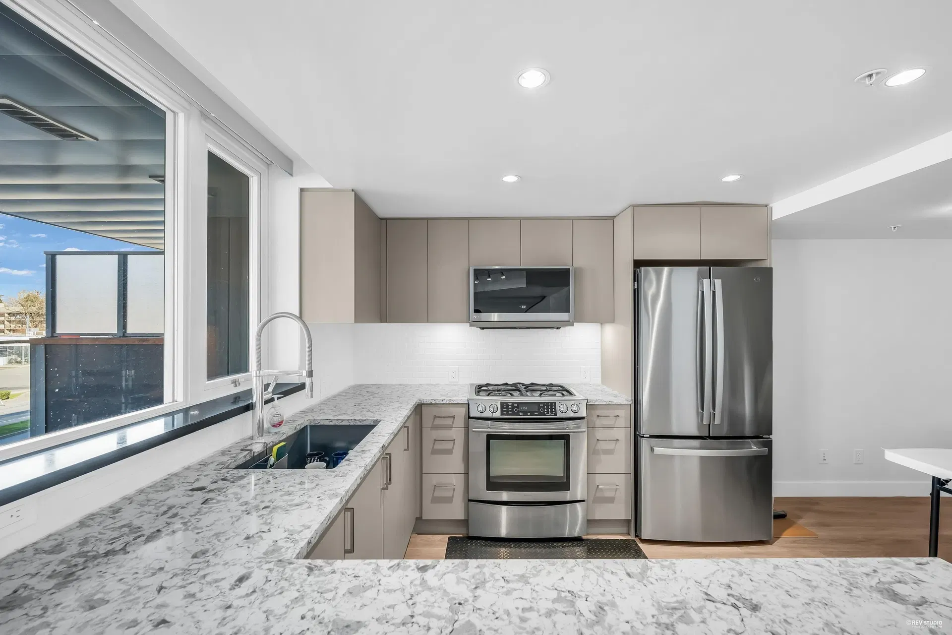 Photo 4 of 22 at #3005 – 8080 Granville Avenue