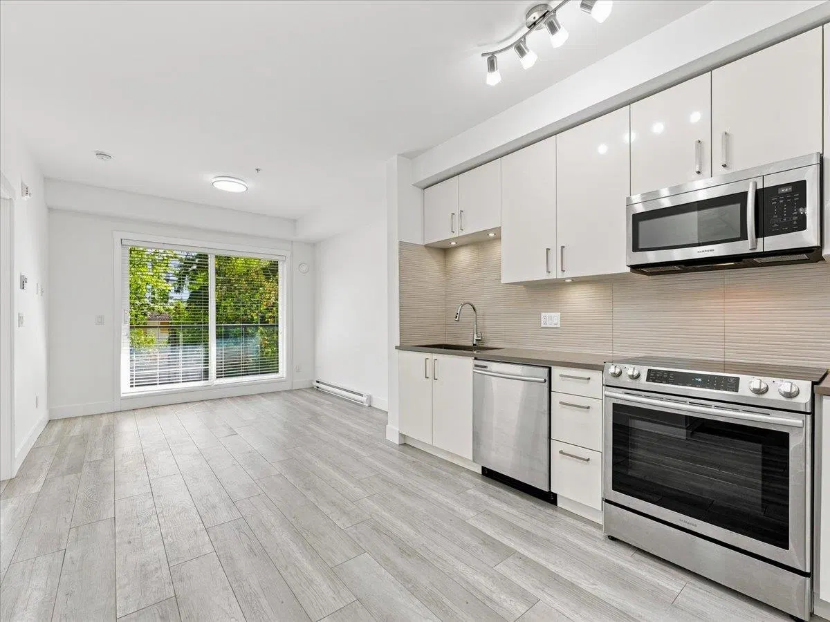 Photo 4 of 32 at #106 – 9689 140 Street