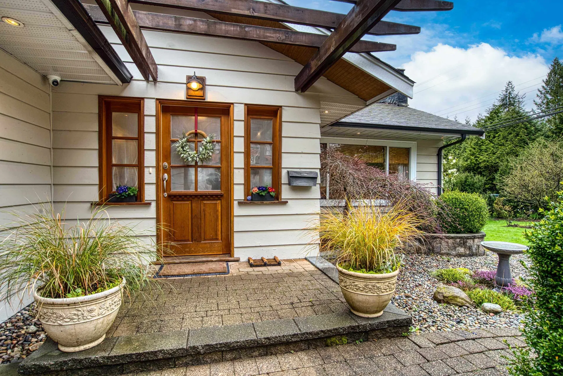 Photo 3 of 40 at 1335 Ridgewood Drive