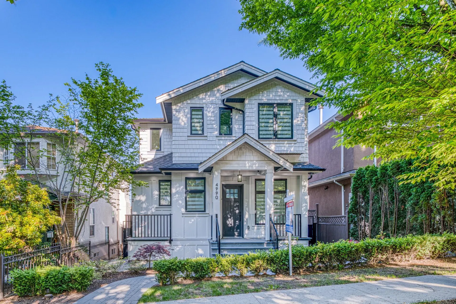 Photo 1 of 26 at 4990 Sherbrooke Street