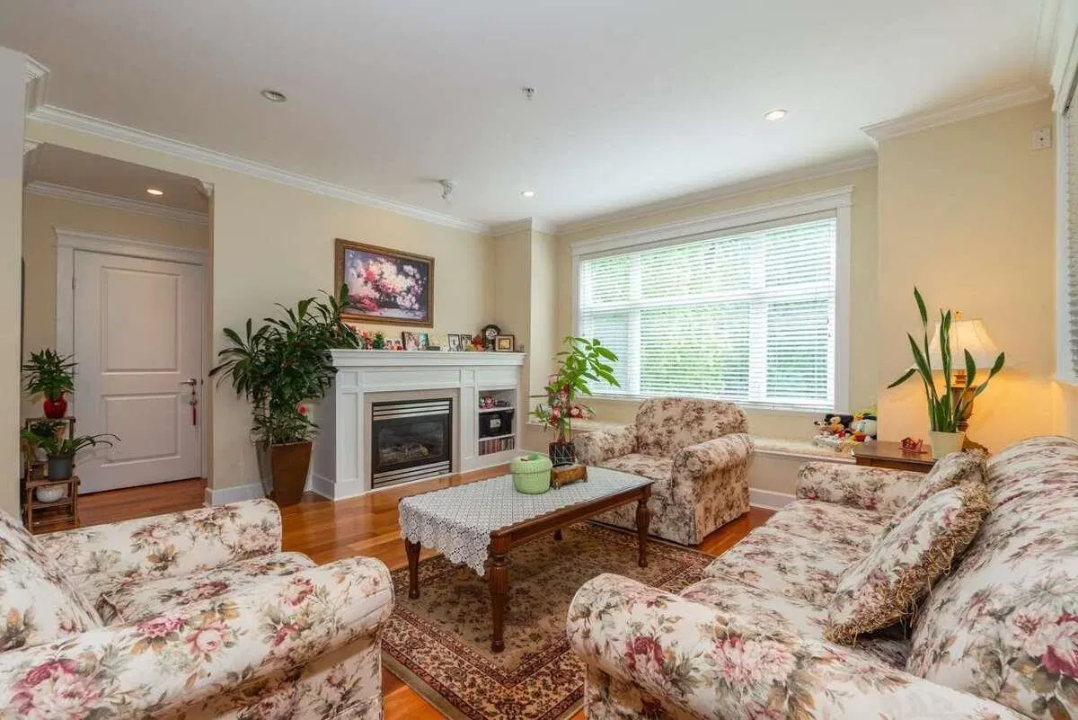 Photo 4 of 15 at #5 – 2780 Acadia Road