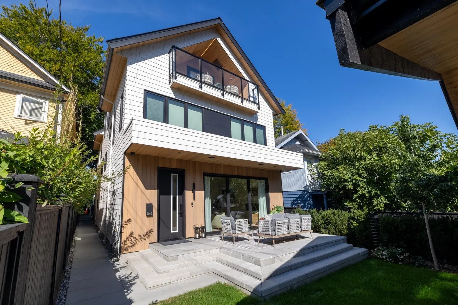 #2 – 58 40th Avenue