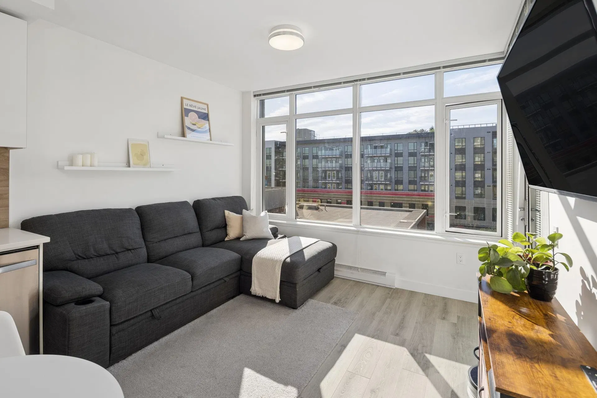 Photo 2 of 40 at #602 – 200 Nelson's Crescent