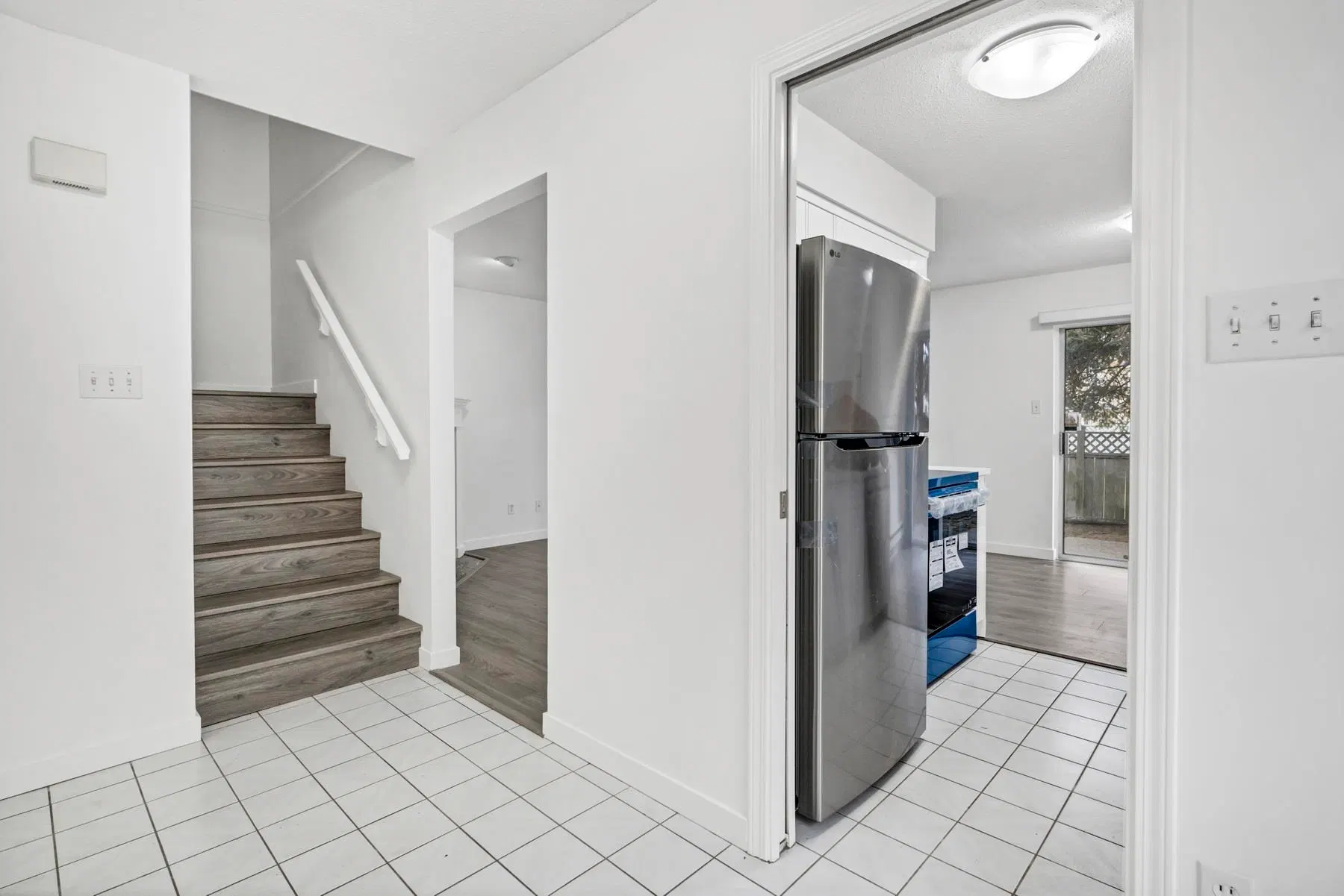 Photo 3 of 25 at #5 – 7091 Blundell Road