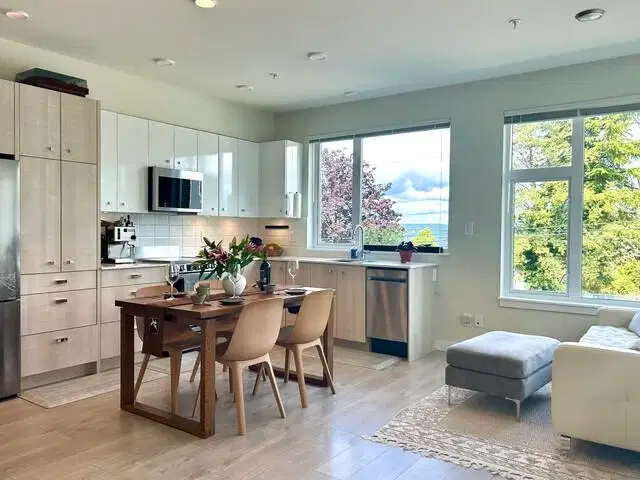 #210 – 10838 Whalley Boulevard