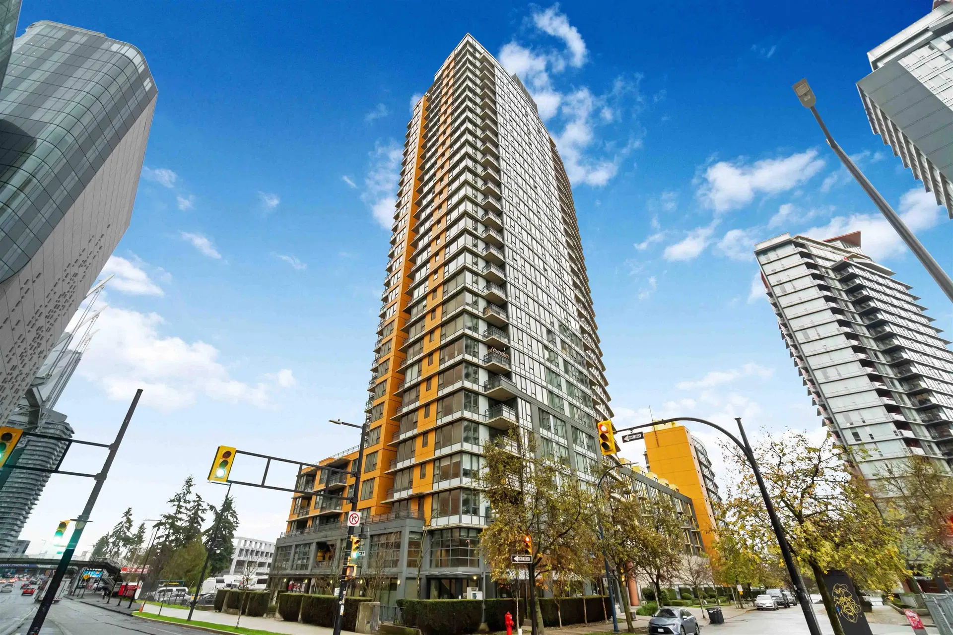 Photo 1 of 27 at #2303 – 33 Smithe Street
