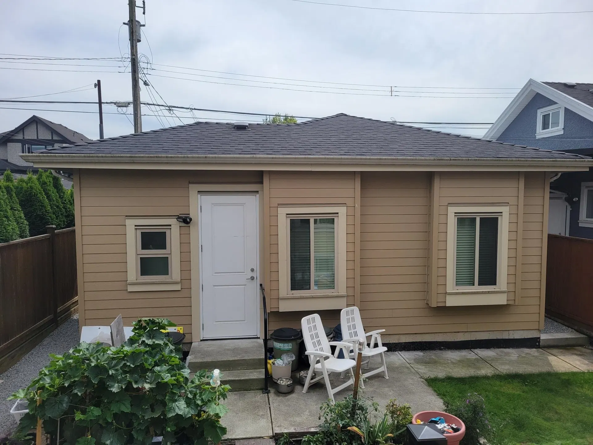 Photo 2 of 12 at 2962 Kitchener Street
