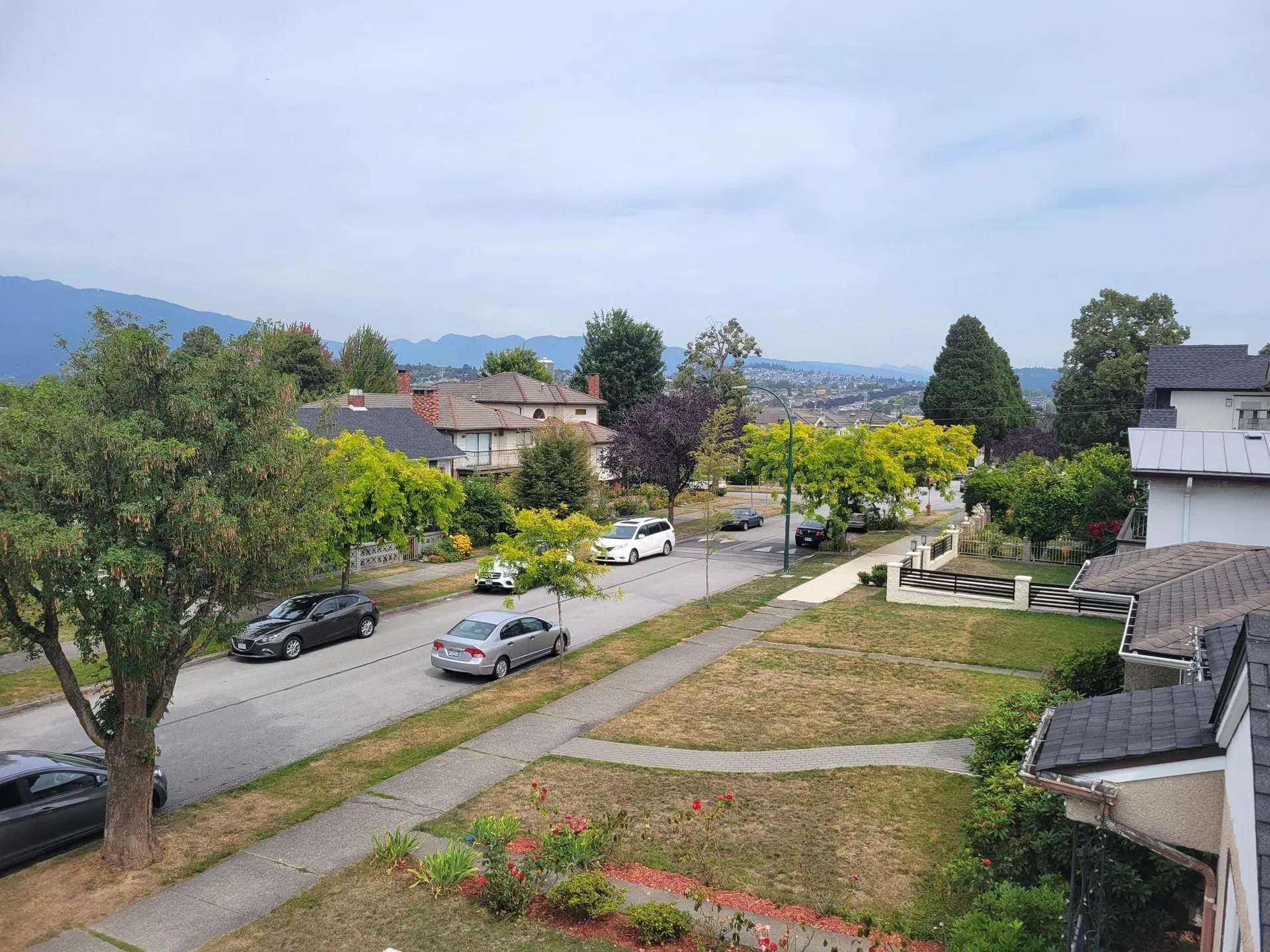 Photo 3 of 12 at 2962 Kitchener Street