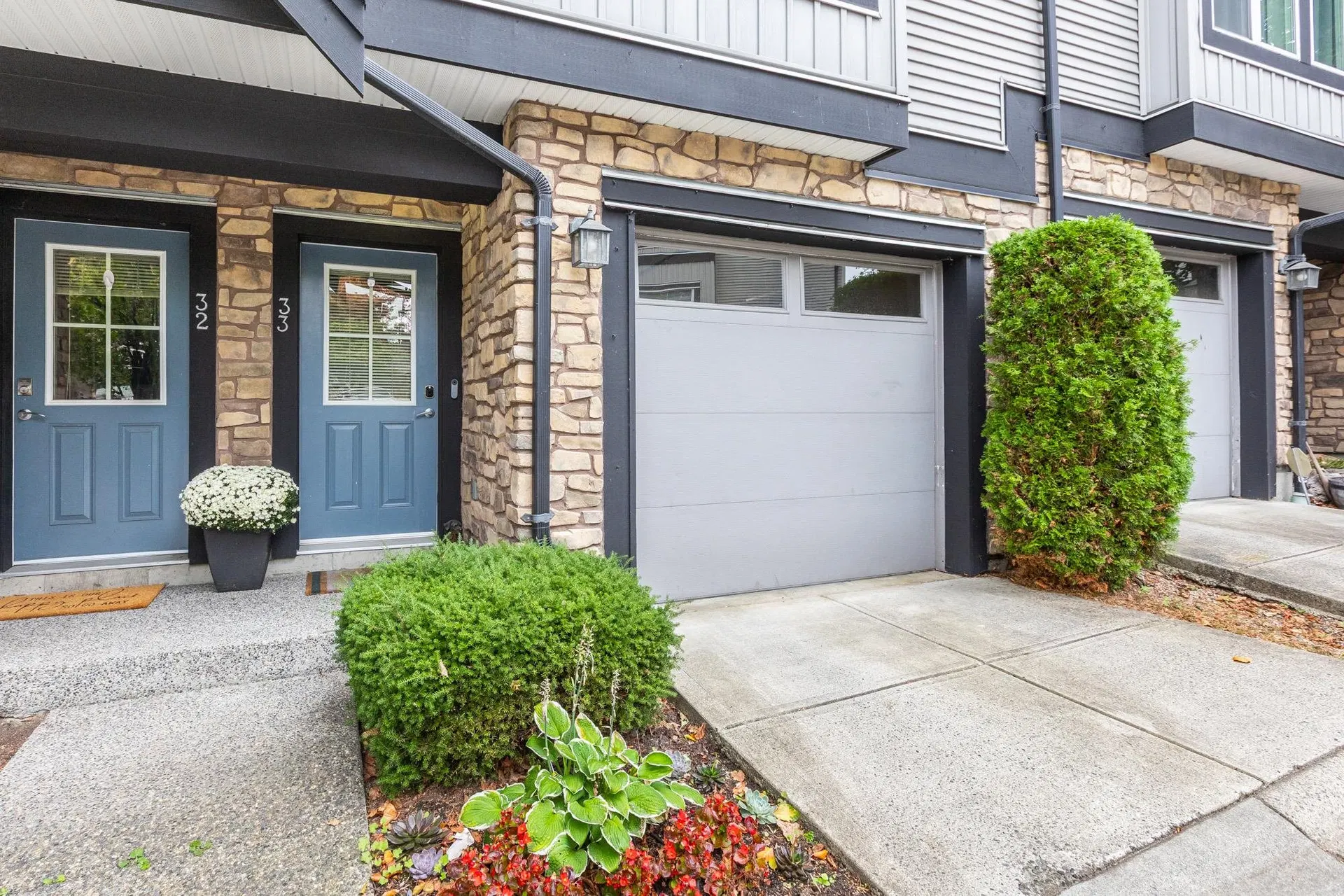 Photo 2 of 39 at #33 – 6299 144 Street
