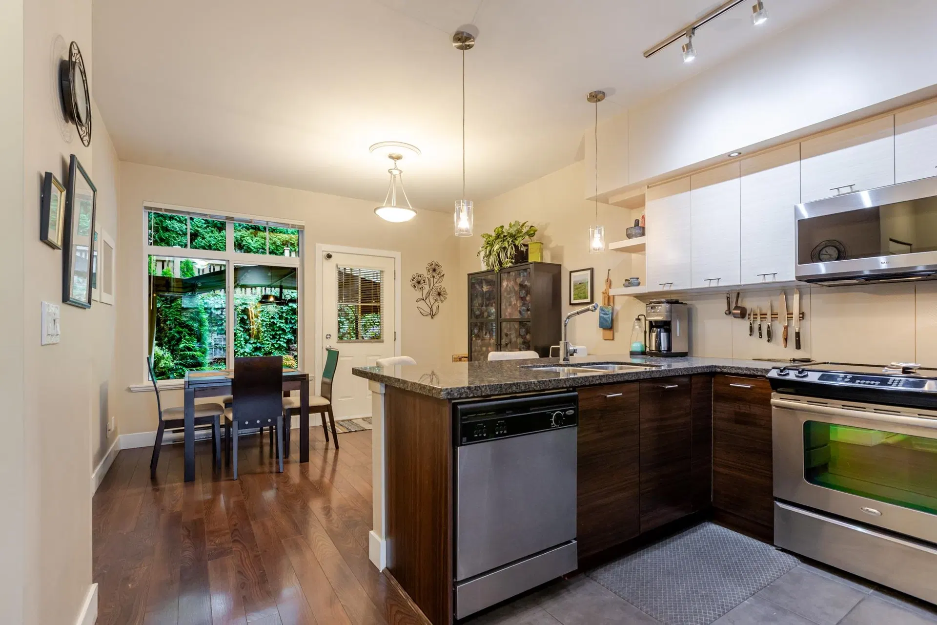 Photo 3 of 39 at #33 – 6299 144 Street
