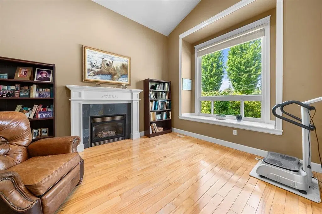 Photo 5 of 40 at 1328 Stevens Street